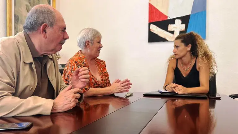 Encuentro entre Blanca Rosa Gómez y Ainoa Quiñones.