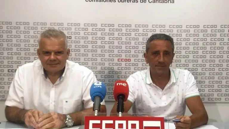 Guillermo Villegas, a la izquierda, y Carmelo Renedo, representantes de CCOO.