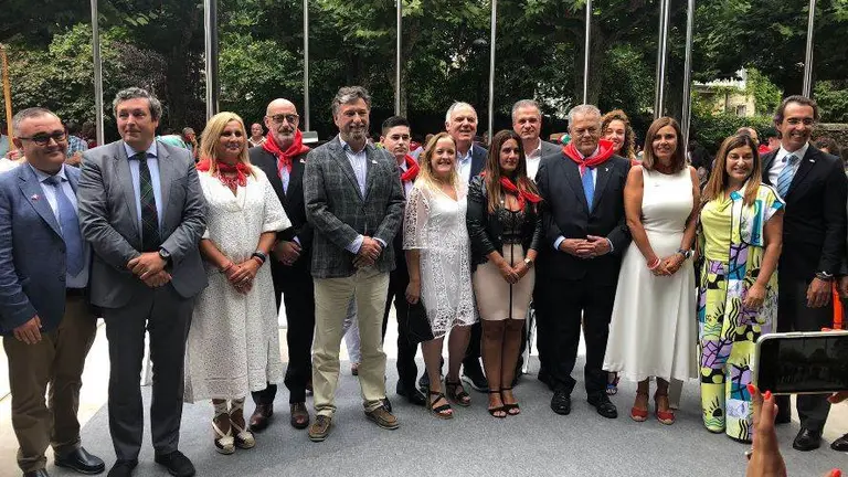 Autoridades políticas en el Día de Cantabria.