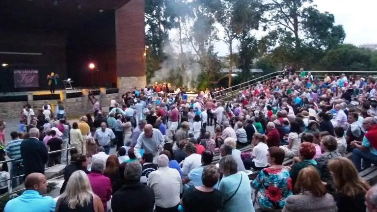 Tradicional sardinada en Suances.
