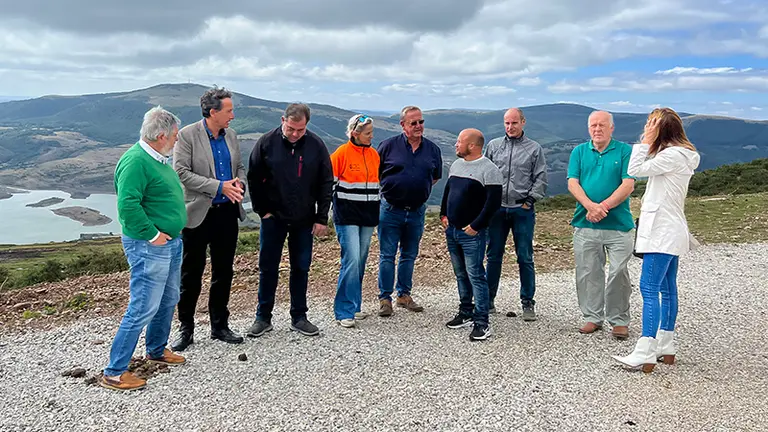 Visita de las autoridades pol&iacute;ticas al Pico Jano.