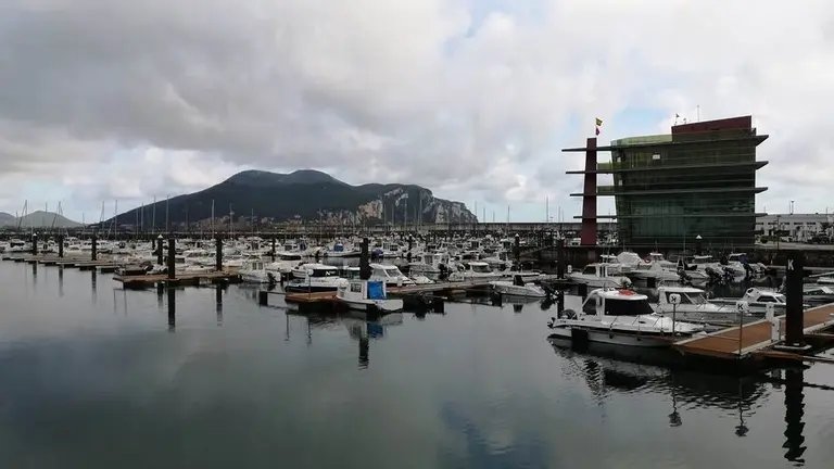 Zona portuaria de Laredo. R.A.