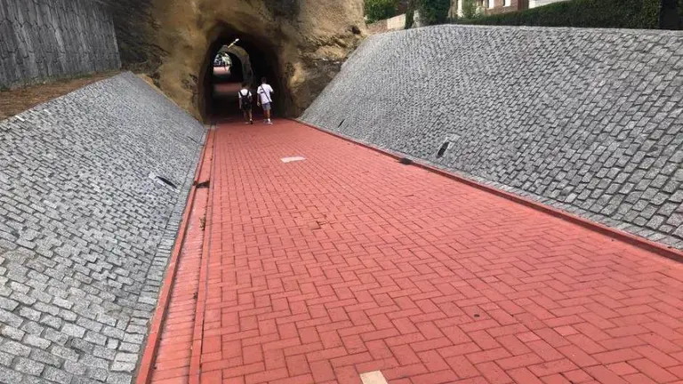 Zona peatonal de los t&uacute;neles de Ocharan en Castro Urdiales.