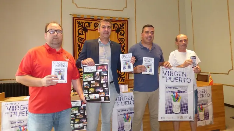 Presentaci&oacute;n del programa y el libro de fiestas la Virgen del Puerto en Santo&ntilde;a. R.A.