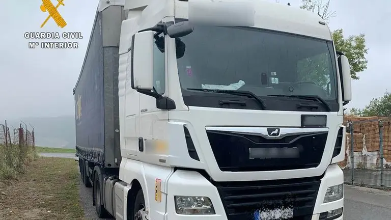 Camión a cuyo conductor se realizó el control en Beranga.