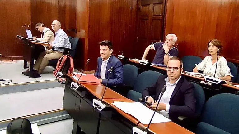 Concejales de la oposici&oacute;n en el Pleno de Santander.