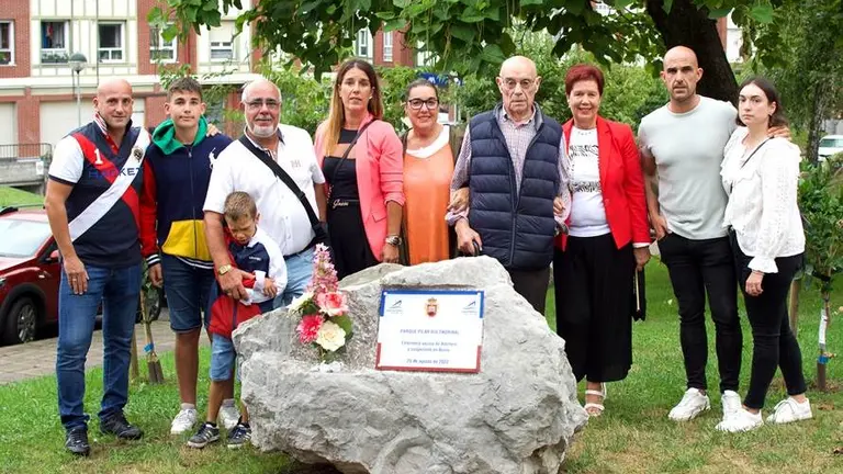 Acto de homenaje en el parque del Astillero.
