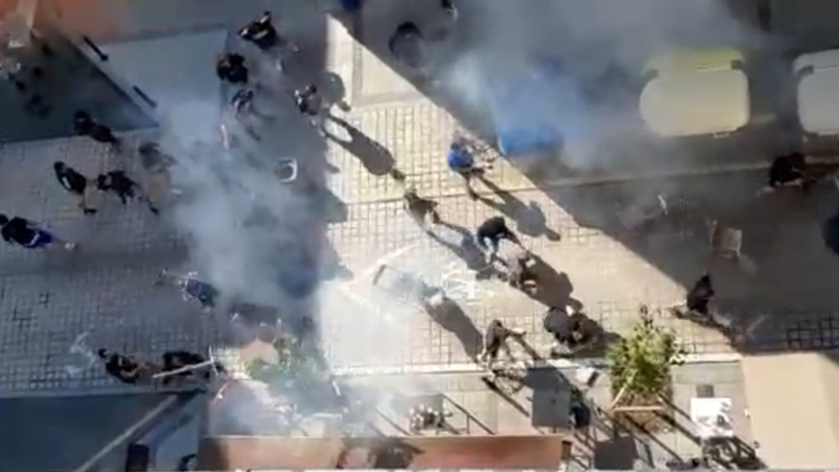 Enfrentamiento entre aficionados del Racing y el Oviedo en Santander.