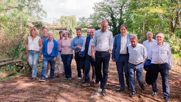 Las autoridades políticas visitaron las obras del tramo Viveda-Duález.
