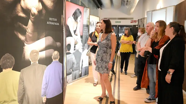 Exposición de los paneles en el Centro Cívico de Tabacalera.