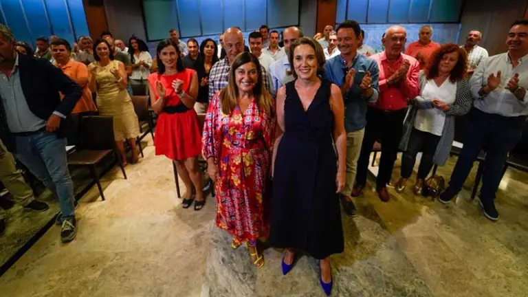 María José Sáenz, a la izquierda, junto a Cuca Gamarra.