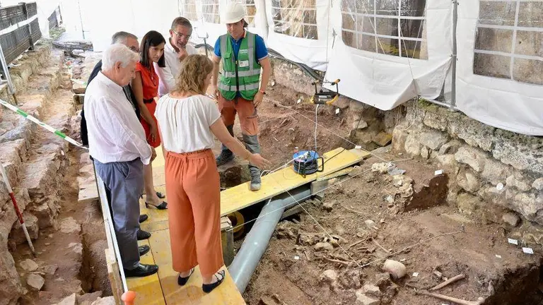 Excavaci&oacute;n en la que se encontraron los restos arqueol&oacute;gicos en Santander.
