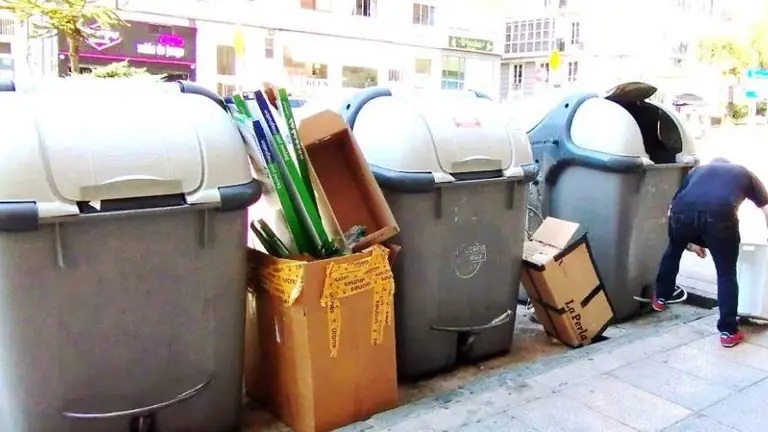 Contenedores de basura en Santander.