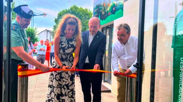 Un momento de la inauguración de la Oficina de Atención al Turista Extranjero en Noja
