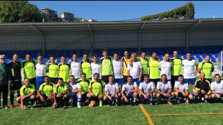 Equipos de San Mart&iacute;n-Santillana y Torrelavega de veteranos. R.A.