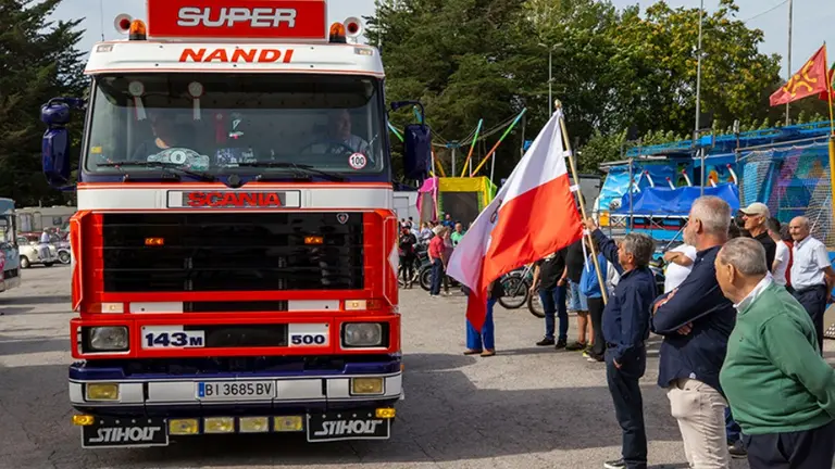 Revilla dio la salida a la concentraci&oacute;n de veh&iacute;culos cl&aacute;sicos en Beranga.