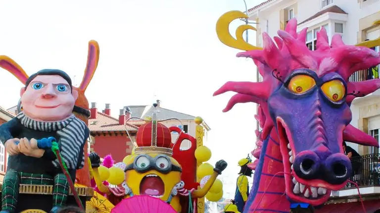 Cinco carrozas participaron en el Concurso de San Mateo en Reinosa.