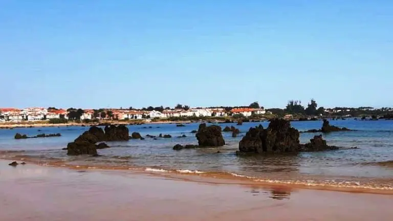 Playa de Trengand&iacute;n, en Noja. R.A.