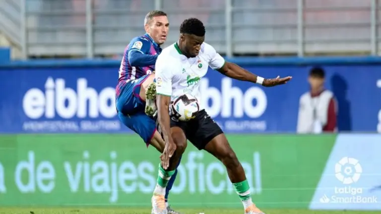 El Racing tuvo ocasiones para empatar el partido.