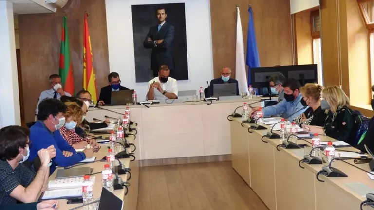 Pleno en Torrelavega. R.A.