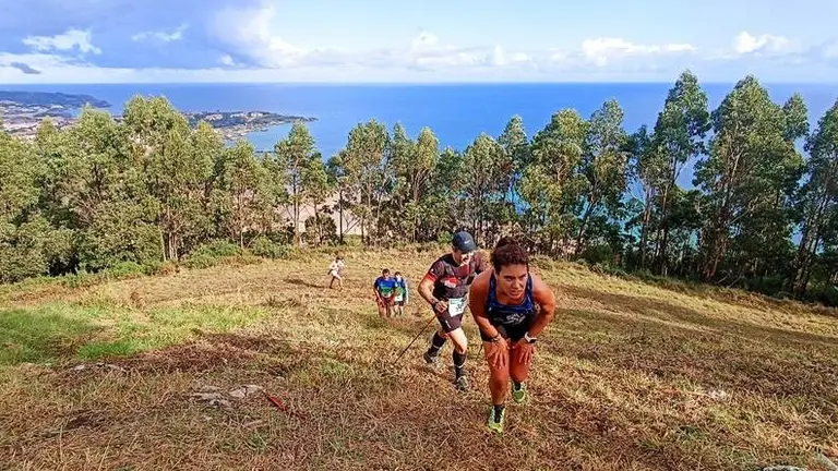 Atletas en el Brusco Trail de Noja.