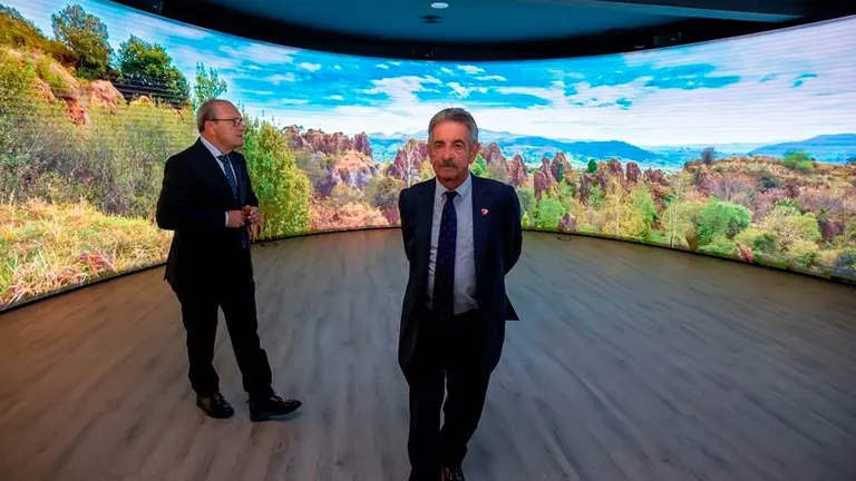 Revilla y Marcano en la pantalla de Cab&aacute;rceno.