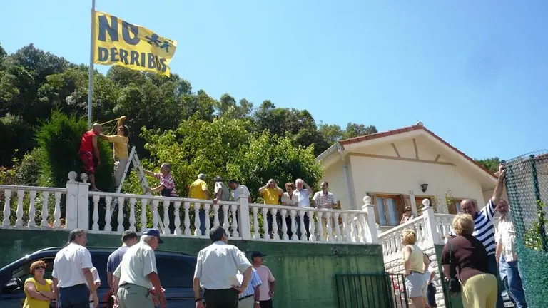 Viviendas en Argo&ntilde;os con sentencia de derribo. R.A.
