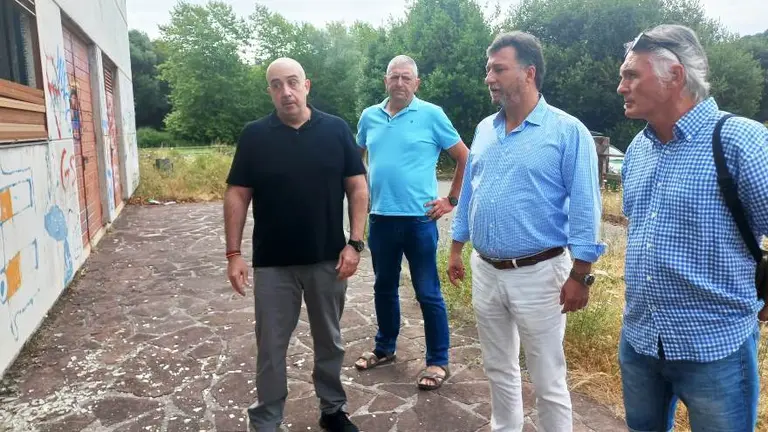 El diputado regional, Crist&oacute;bal Palacio, visita la zona del As&oacute;n.
