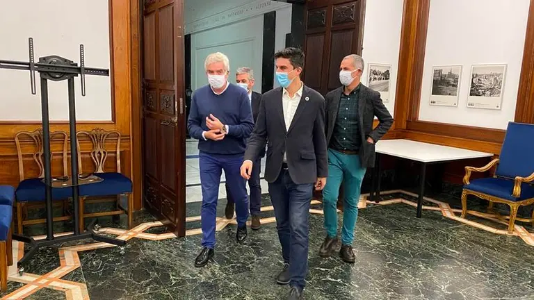 La oposici&oacute;n en Santander, salvo Vox, coincide en llevar el asunto a la justicia.