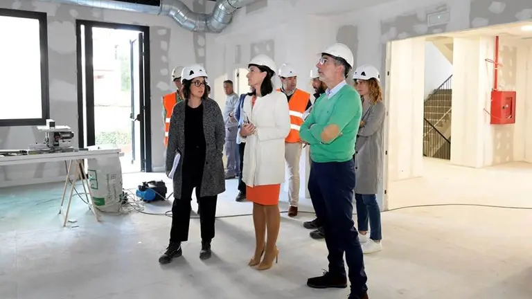 Las autoridades pol&iacute;ticas visitaron las obras del centro c&iacute;vico Fernando Ateca.