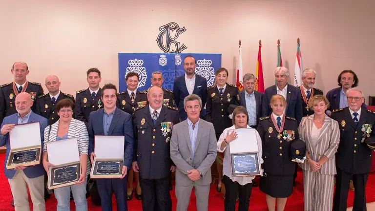 Acto de condecoraciones a la Policía Nacional en Torrelavega.