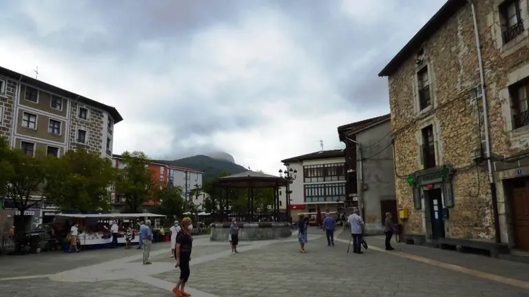 Plaza de Ramales de la Victoria. R.A.