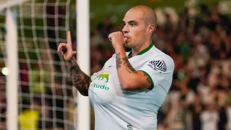 El Racing logr&oacute; su primera victoria en El Sardinero.