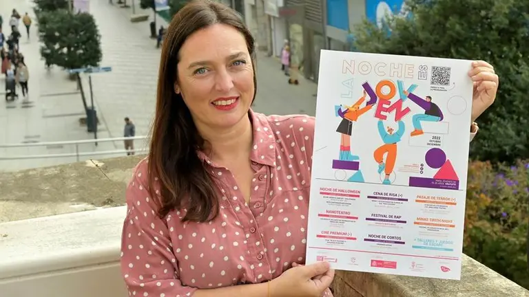 La concejal Noem&iacute; M&eacute;ndez presenta la Noche es Joven.