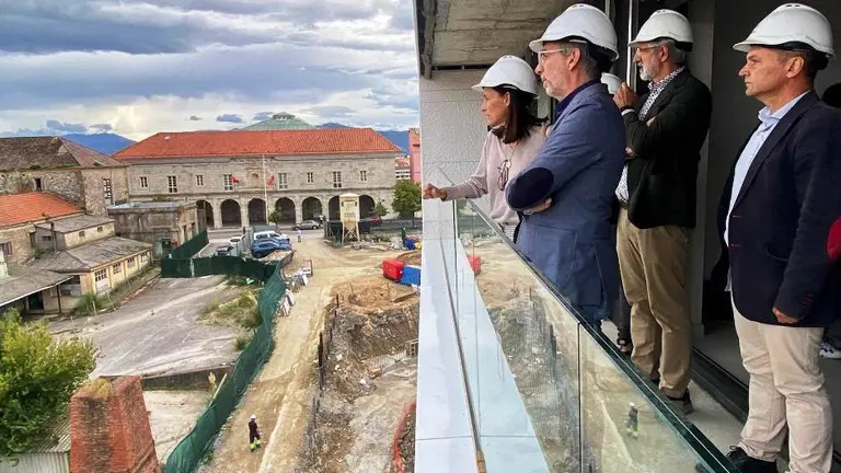 Visita de las autoridades pol&iacute;ticas a las 66 viviendas de protecci&oacute;n oficial en Santander.