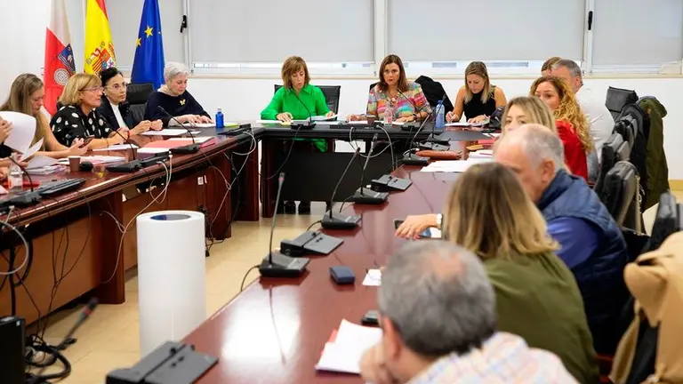 Asistentes a la mesa de negociación.
