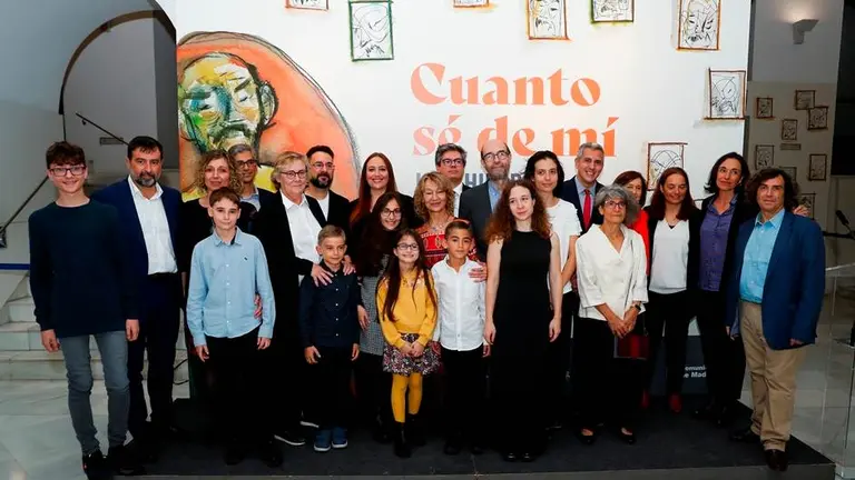 Un instante de la inauguración de la muestra sobre José Hierro en Madrid.