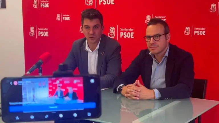 Los representantes del PSOE analizaron los impuestos municipales.