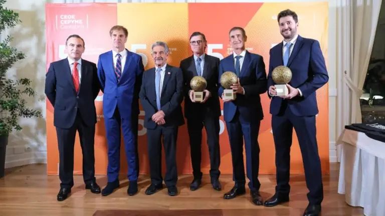 Representantes de las empresas premiadas por la CEOE-Cepyme.