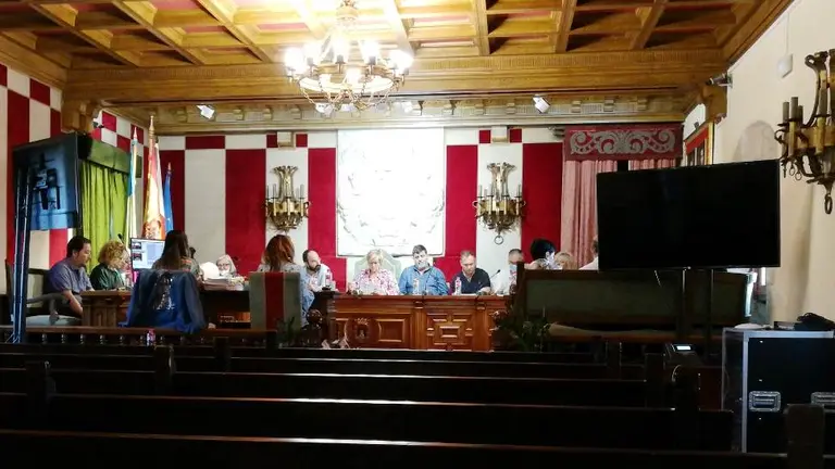 Pleno municipal en Camargo, presidido por la alcaldesa, Esther Bolado.