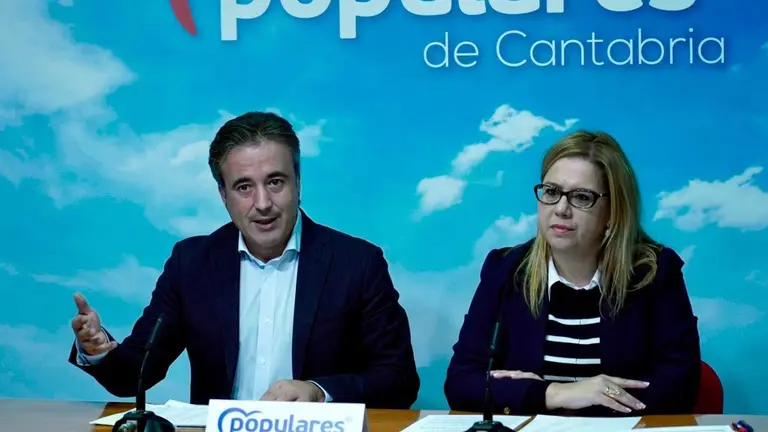 Los dos diputados nacionales en la rueda de prensa.