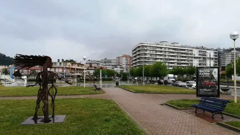 Paseo mar&iacute;timo de Laredo. R.A.
