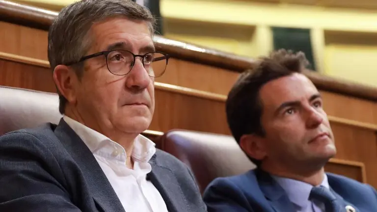 Patxi L&oacute;pez, a la izquierda, y Pedro Casares.