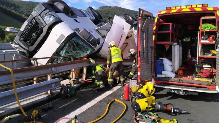Accidente  en Ont&oacute;n, en Castro Urdiales.