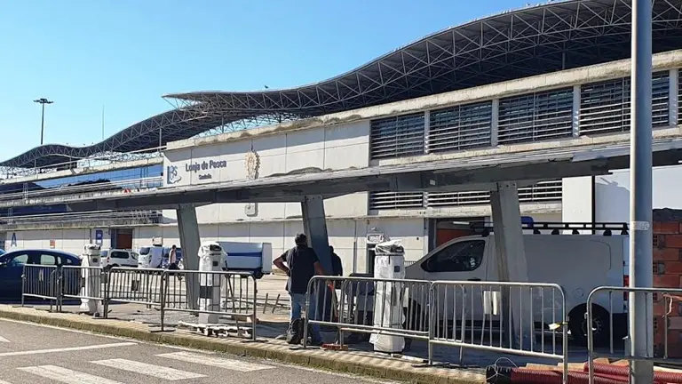 Cargadores eléctricos en el puerto pesquero de Santoña.