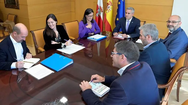 Encuentro entre el vicepresidente regional, Pablo Zuloaga, y la alcaldesa de Santander, Gema Igual.