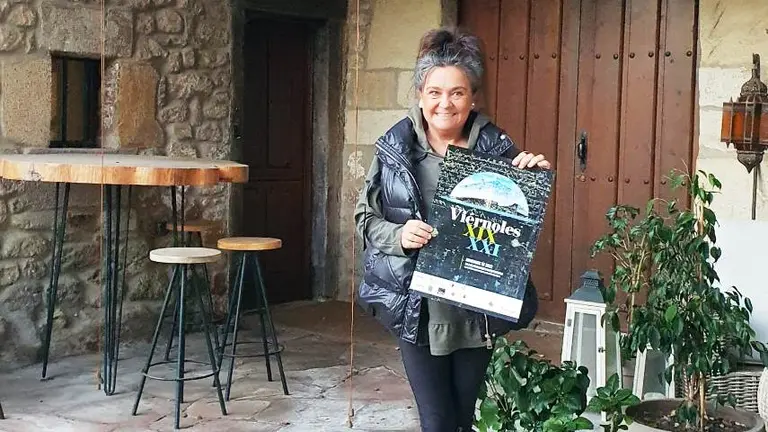 La concejala de Cultura, Esther Vélez, informa sobre la exposición dedicada a Viérnoles.