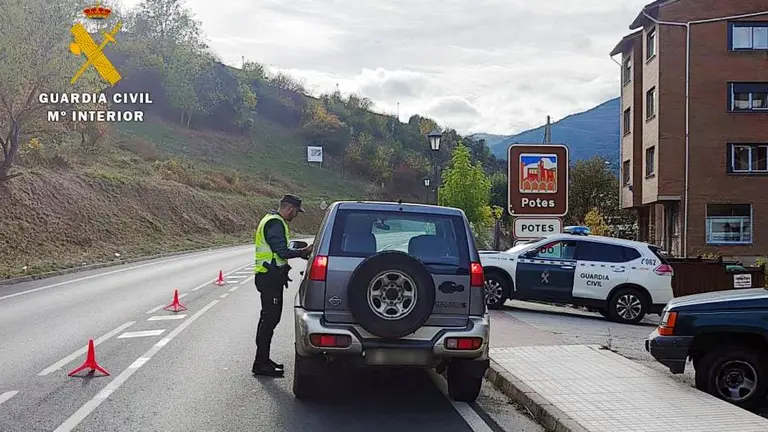 Control en los accesos al municipio de Potes.