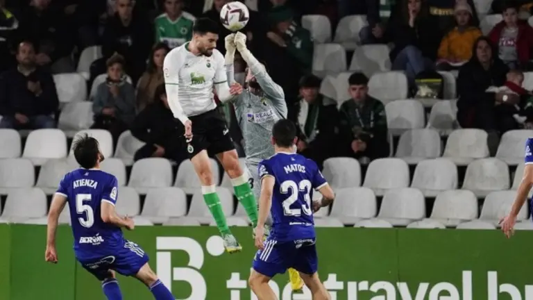 El Racing tuvo sus ocasiones para adelantarse en el marcador.