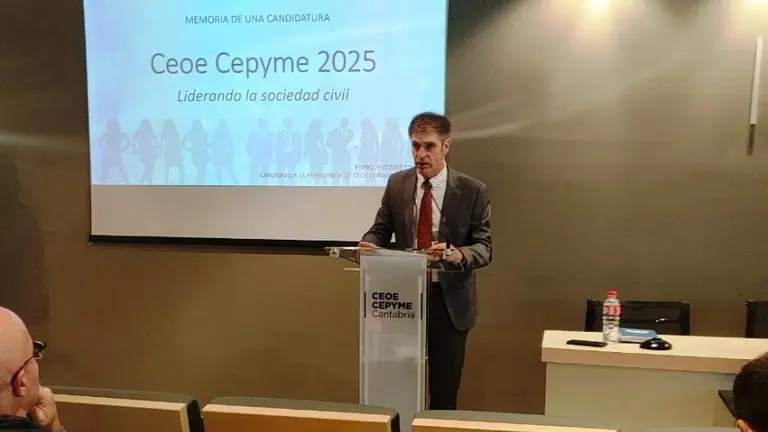 Enrique Conde en su intervención ante los afiliados.